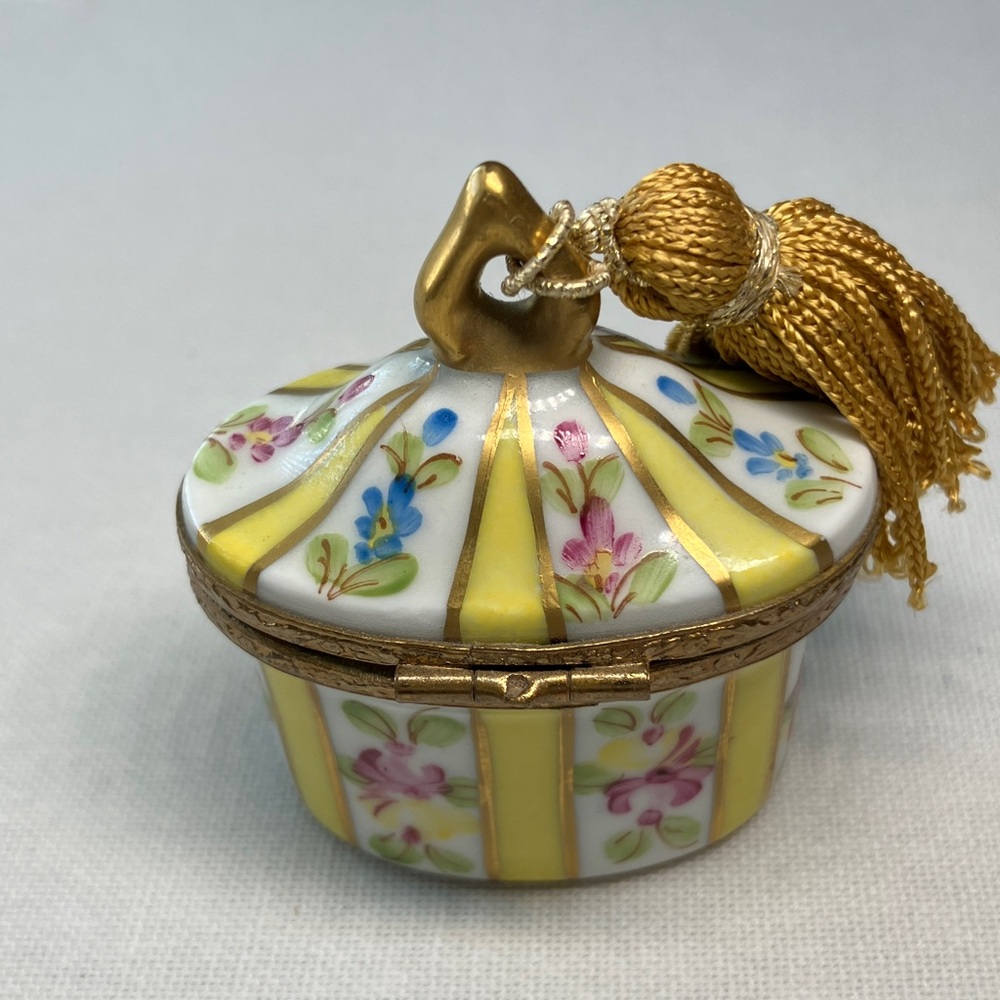 Limoges Porcelain Trinket Box with Tassel - Picture 2 of 7